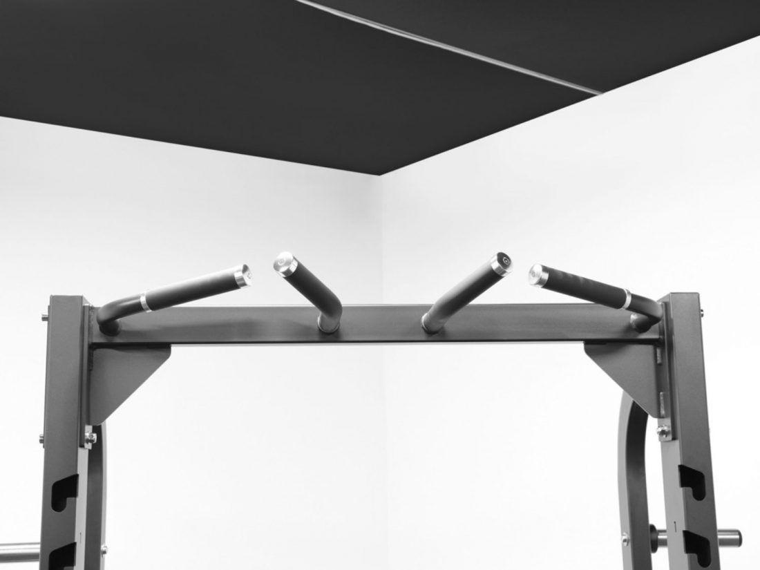 Multiple grip position for pull up bar