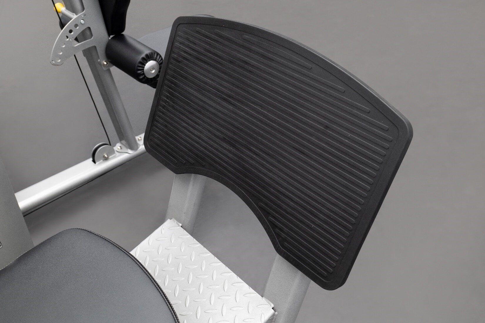 Leg Press foot plate is wide with rubber coating