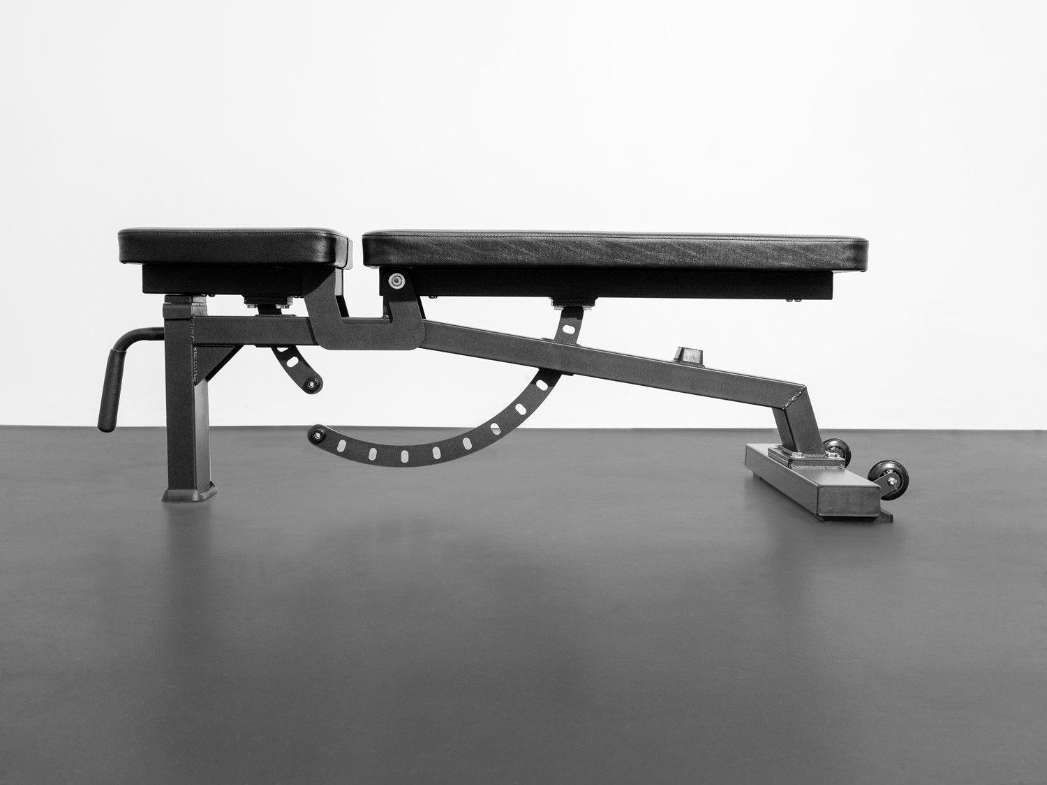 Frame: Heavy-duty 2"x 4" oval and 3" round 11-gauge tubular steel